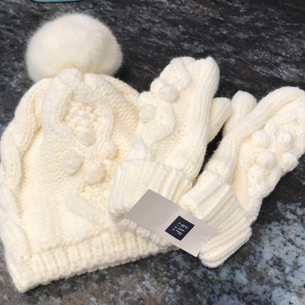 Gap girls hat and gloves size s/m